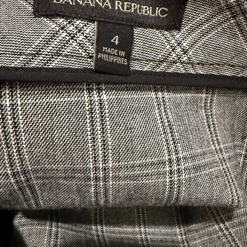 Banana Republic Grey Plaid Pencil Skirt - Picture 3 of 3